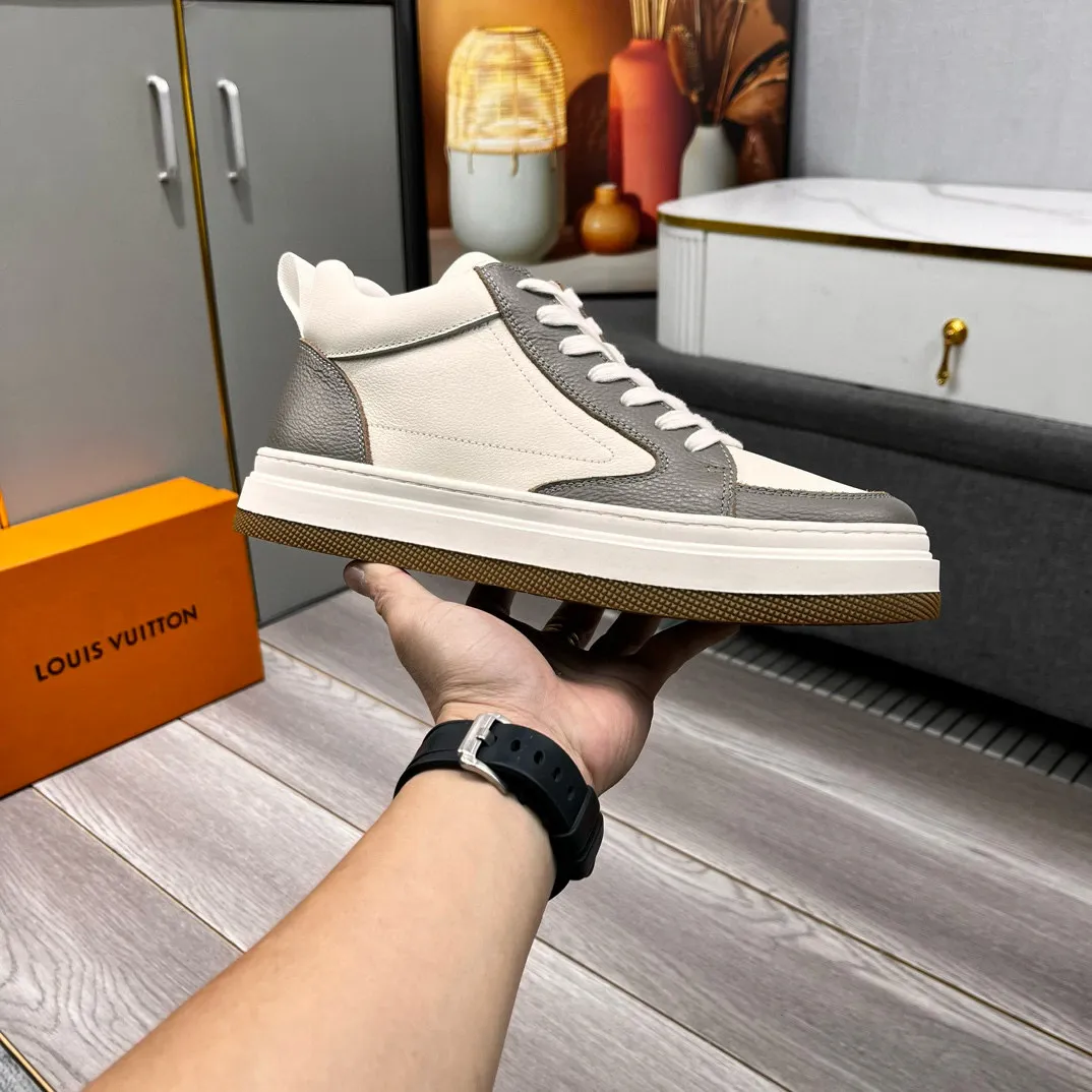 Factory price: 460💰LV's new casual high-top men's shoes👉 👉 Fashionable and versatile, 💞 Simple and elegant style, 🔊 The fabric is made of imported cowhide, ☑️breathable mesh lining, original wear-resistant rubber outsole, exclusive new style, taken in kind, five colors available, code number: 38-44, (45 can be customized)